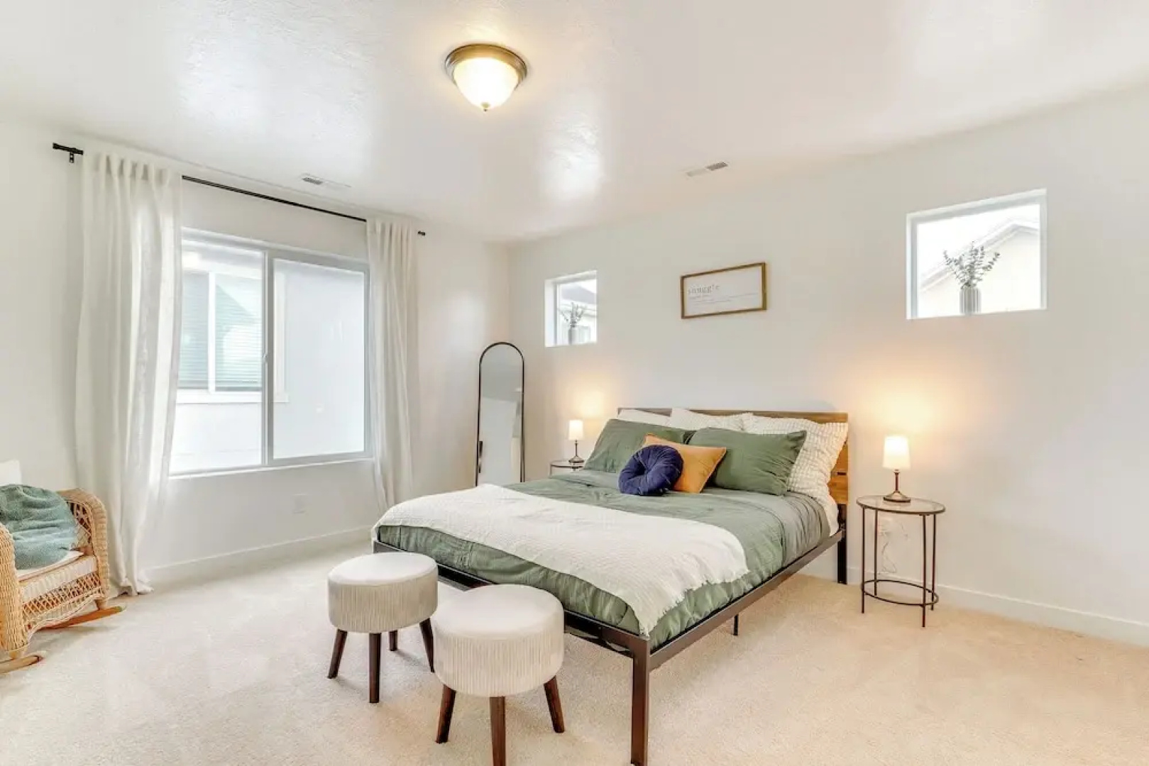 4 Mi to Zions Bank Stadium: Sleek Herriman Retreat