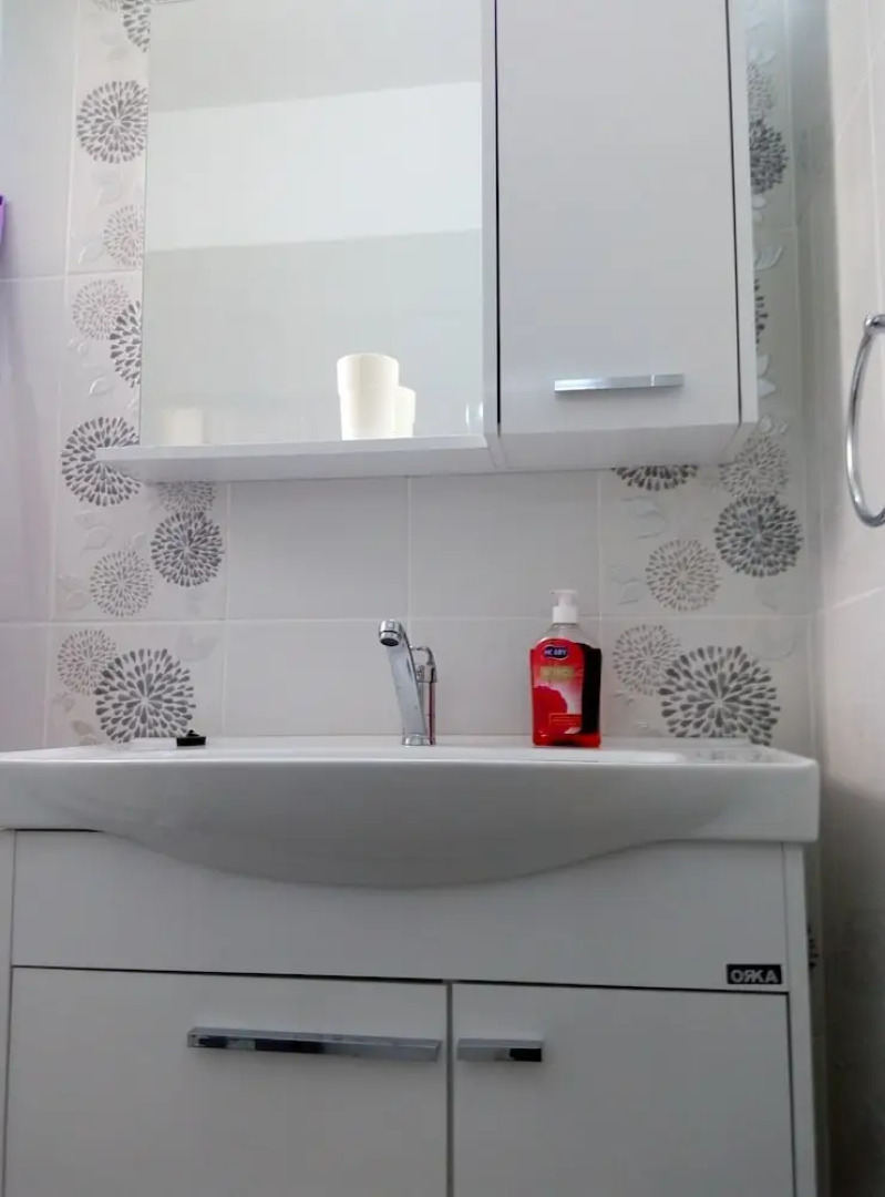 One Bedroom Apartment at Longbeach