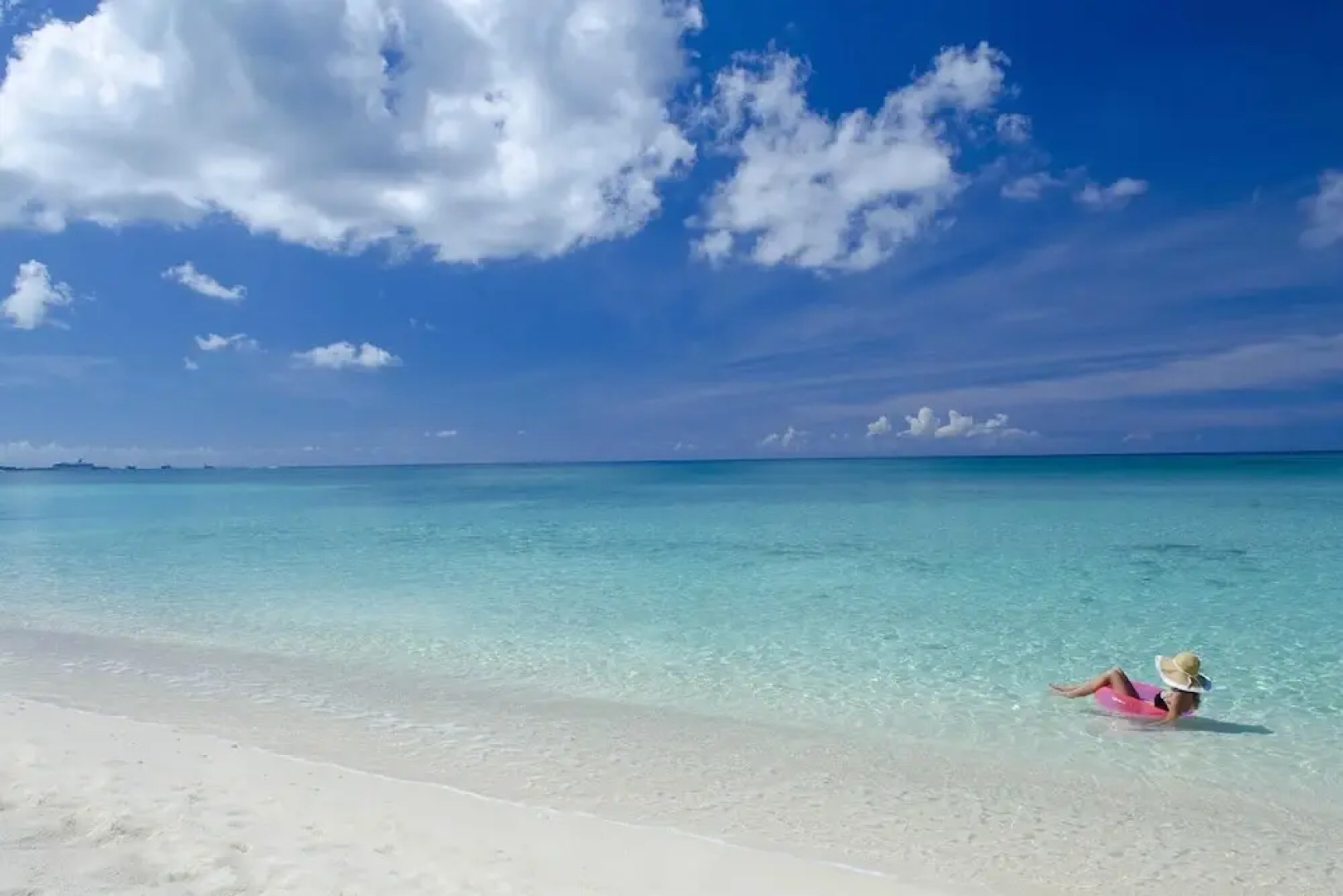 Club Se7en at The Beachcomber