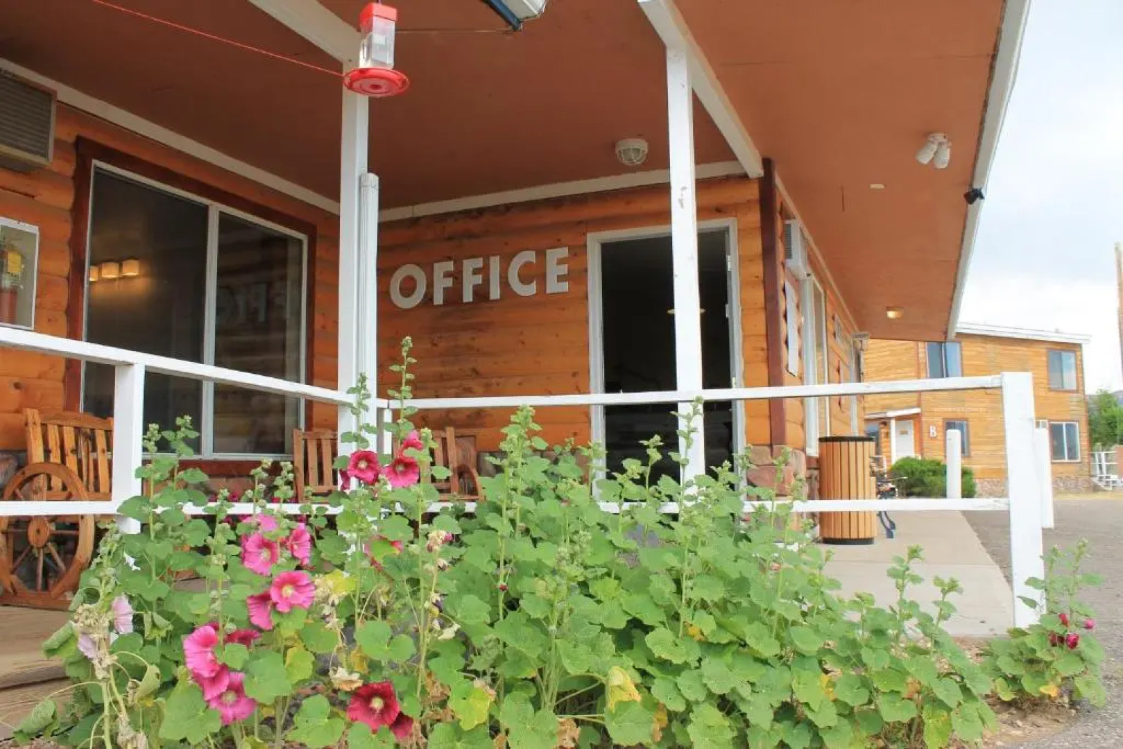 The Riverside Ranch RV Park, Motel & Campground