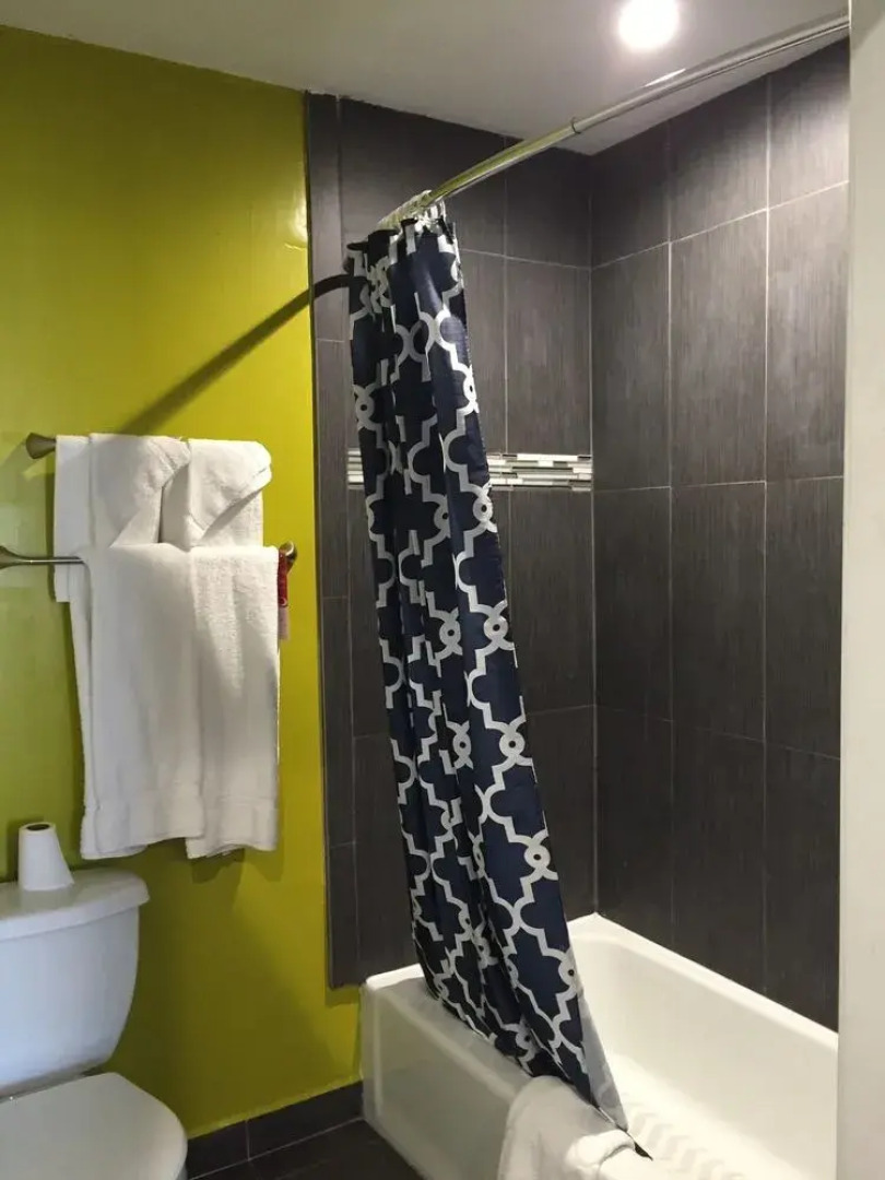 Econo Lodge Near Lax