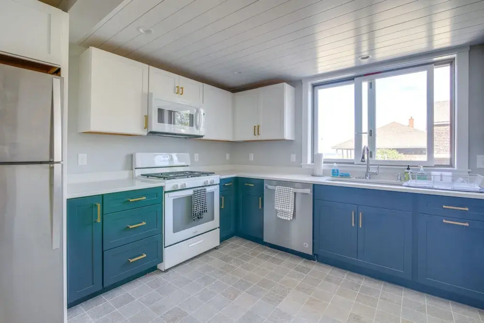 Charming Scituate Home w/ Deck - Walk to Beaches!