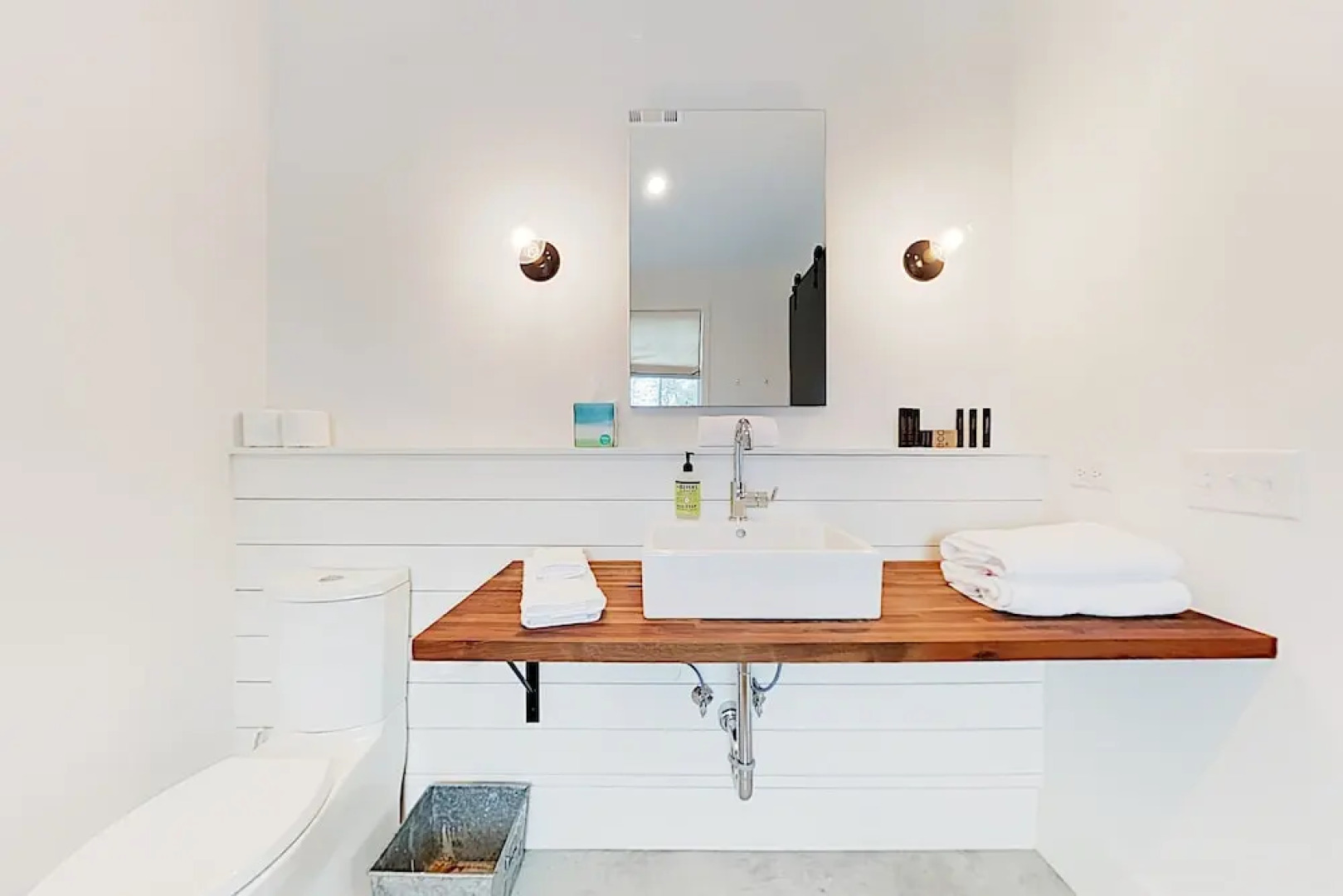 Hill Country Home - 3 Br home by RedAwning