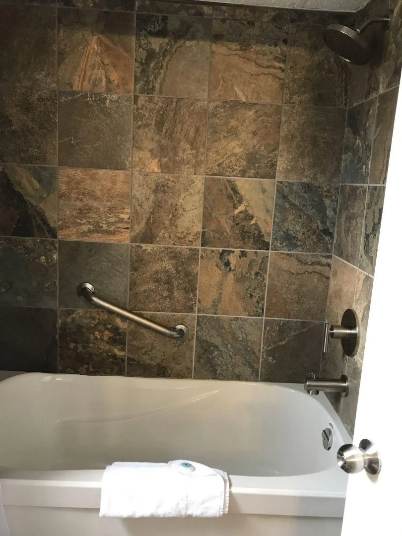 The Port-O-Call Inn & Suites