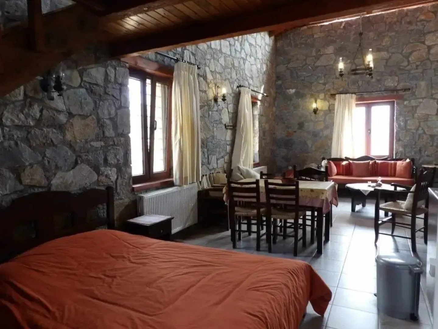 Arodamos Guesthouse