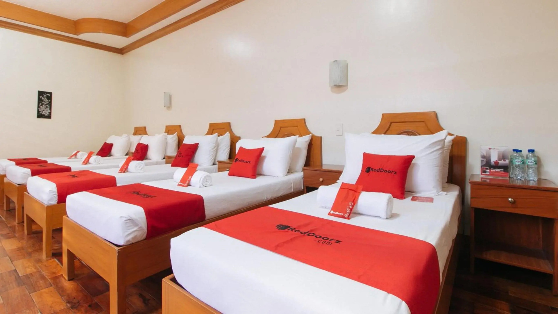 RedDoorz Premium @ Nick Hotel Gerona Tarlac