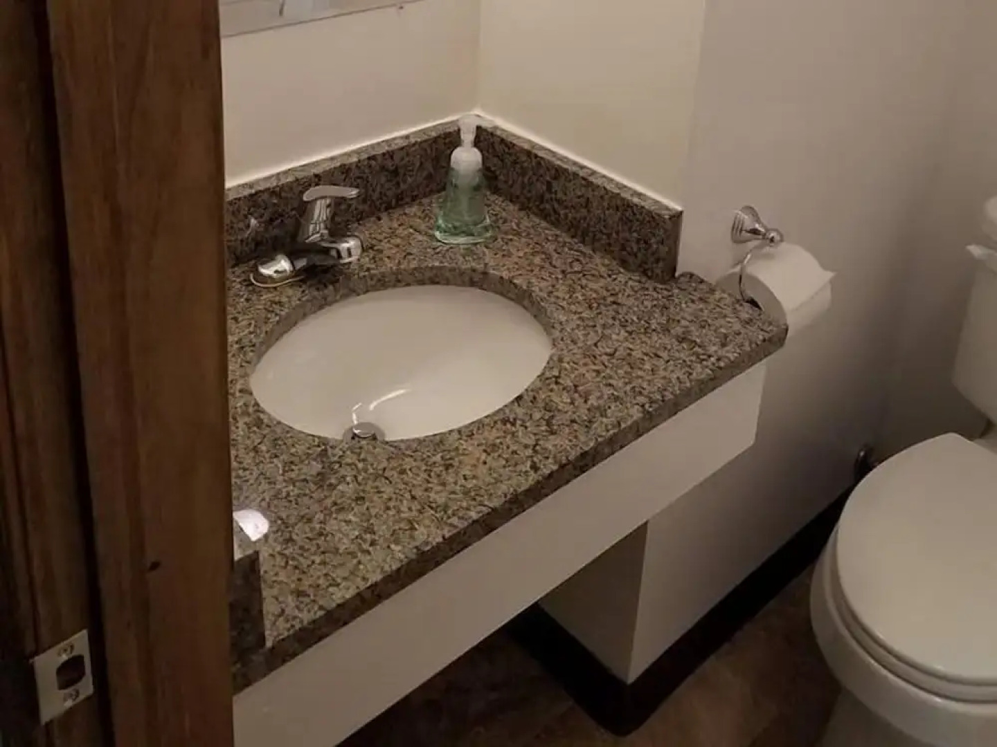 Windsor Crossroads Motel