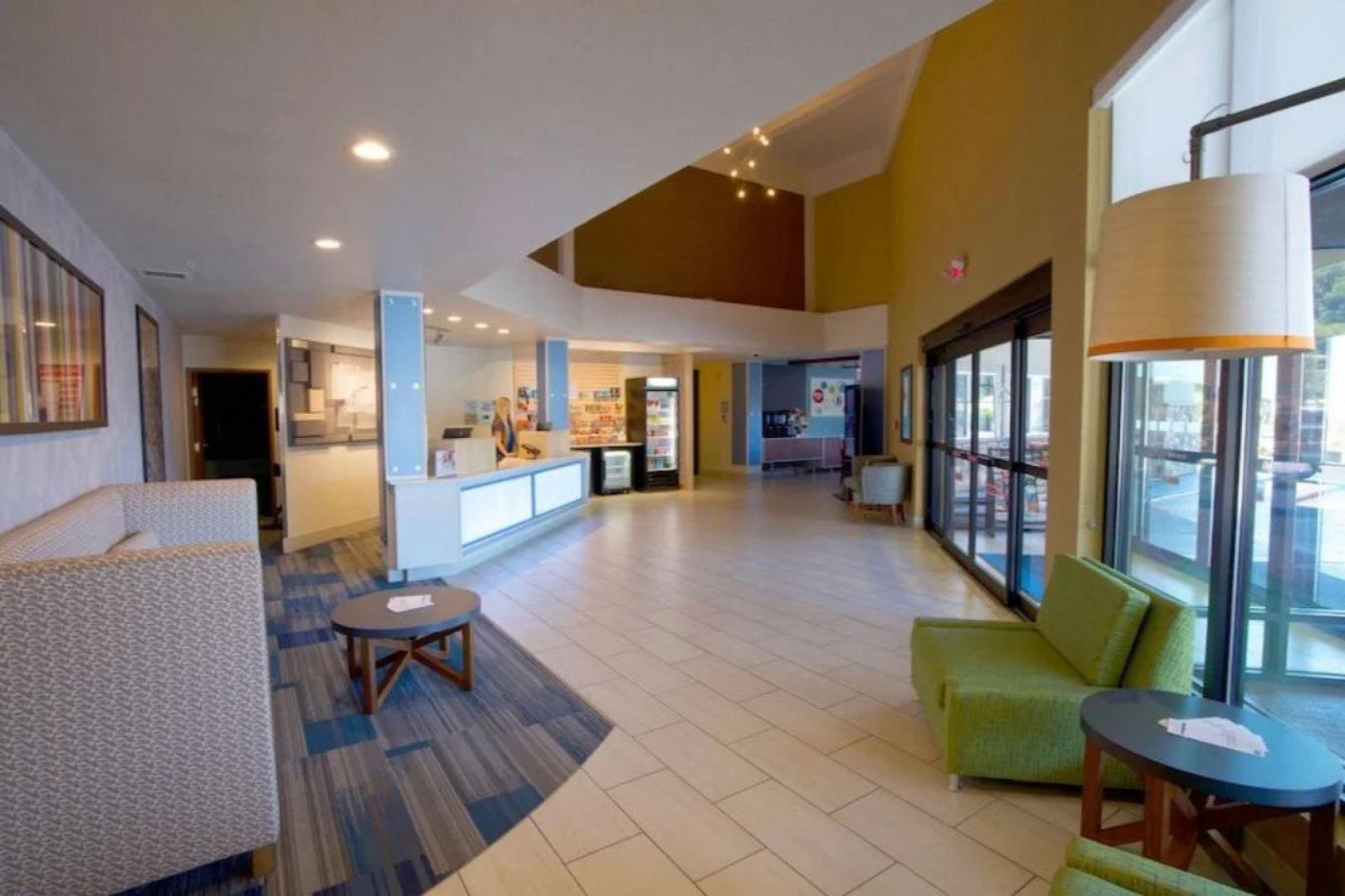 Holiday Inn Express & Suites Canyonville