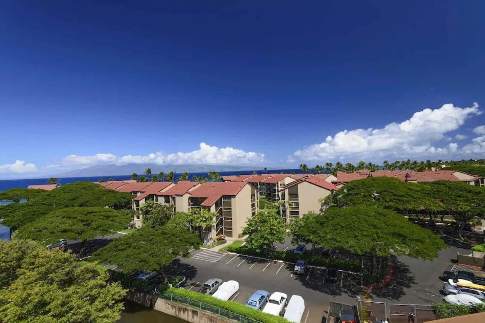 Kaanapali Shores Studio 742 Studio Bedroom Condo by RedAwning