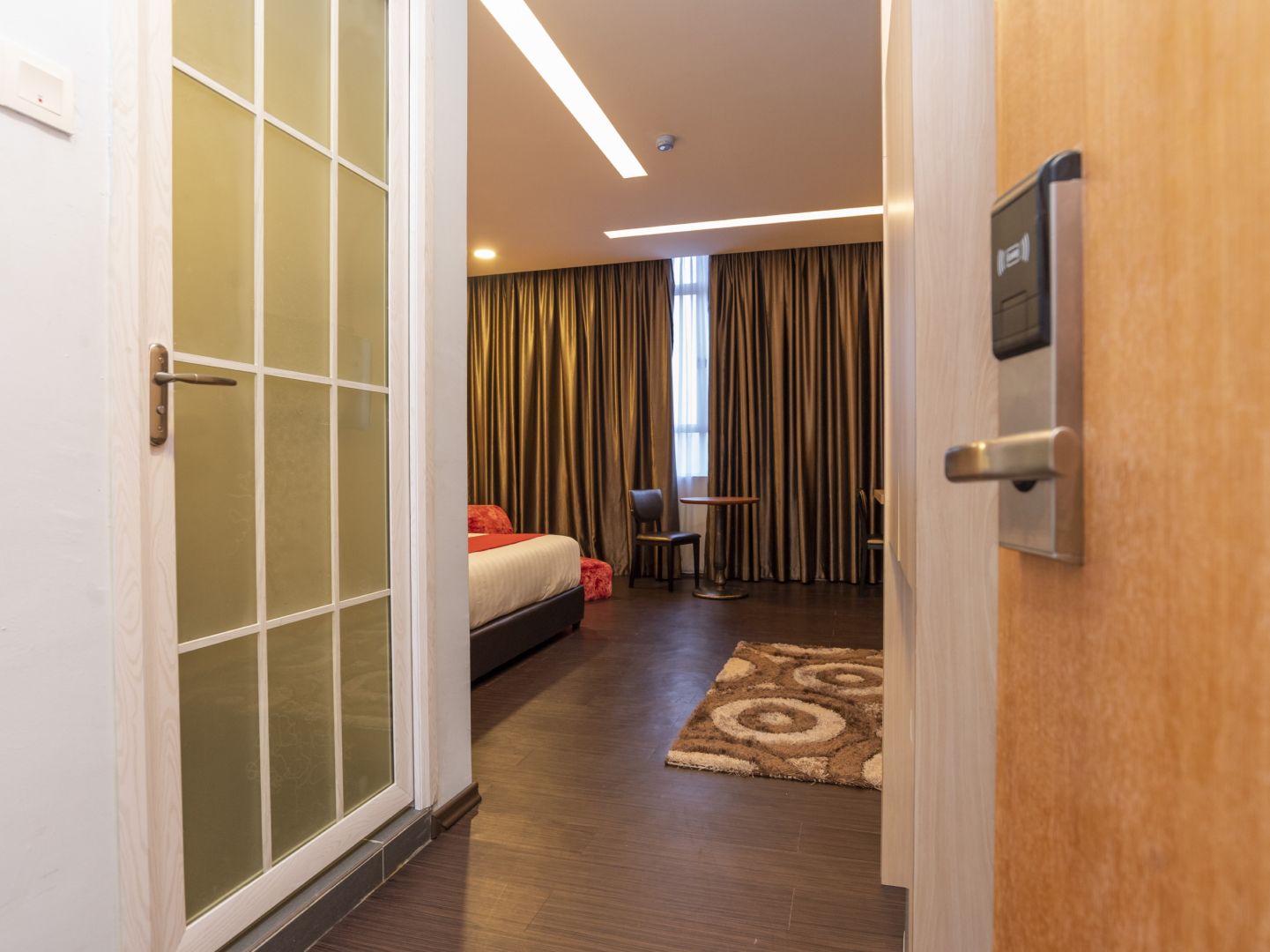 OYO 89423 Zenz Hotel