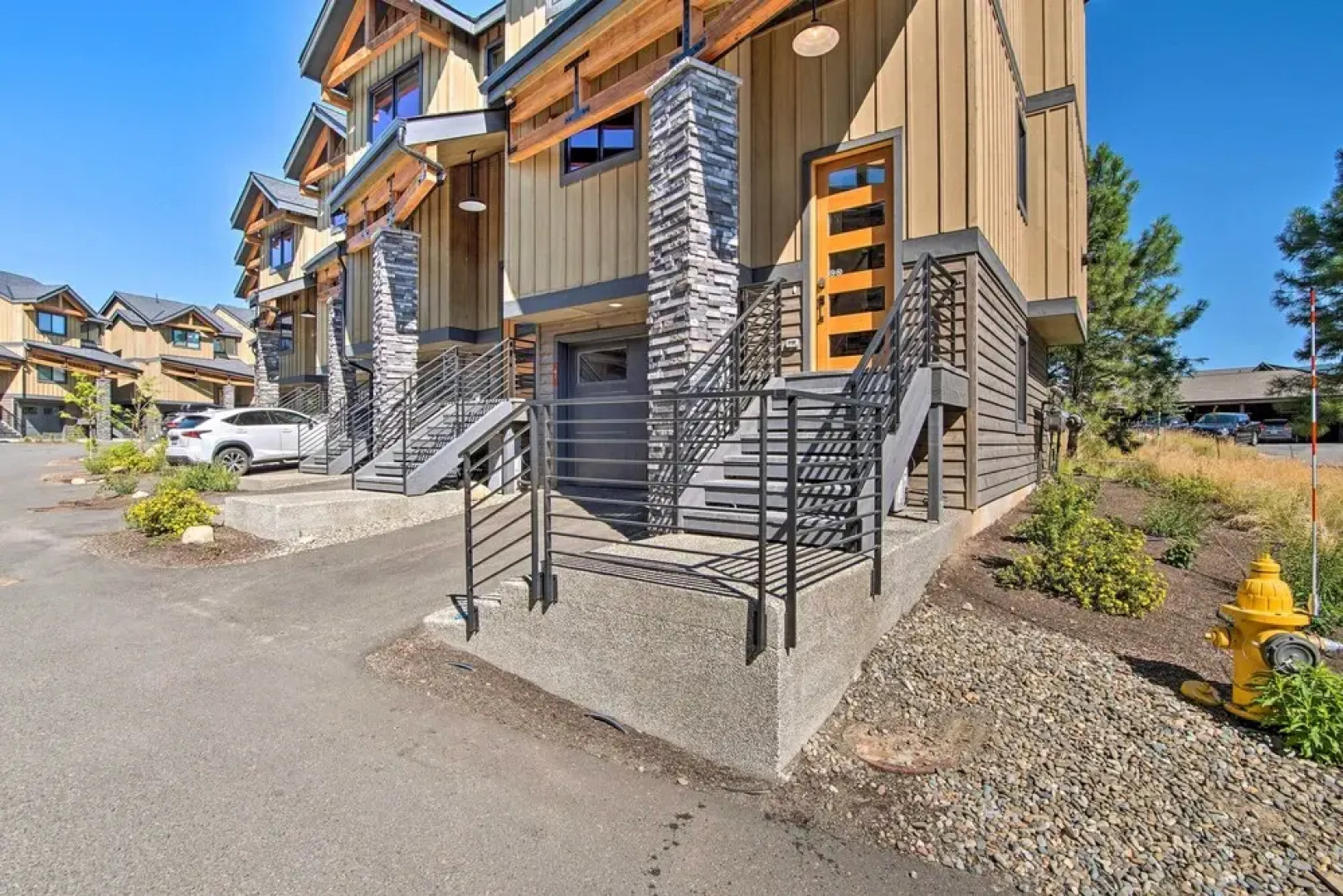 Charming Cle Elum Townhome w/ Balcony & Views