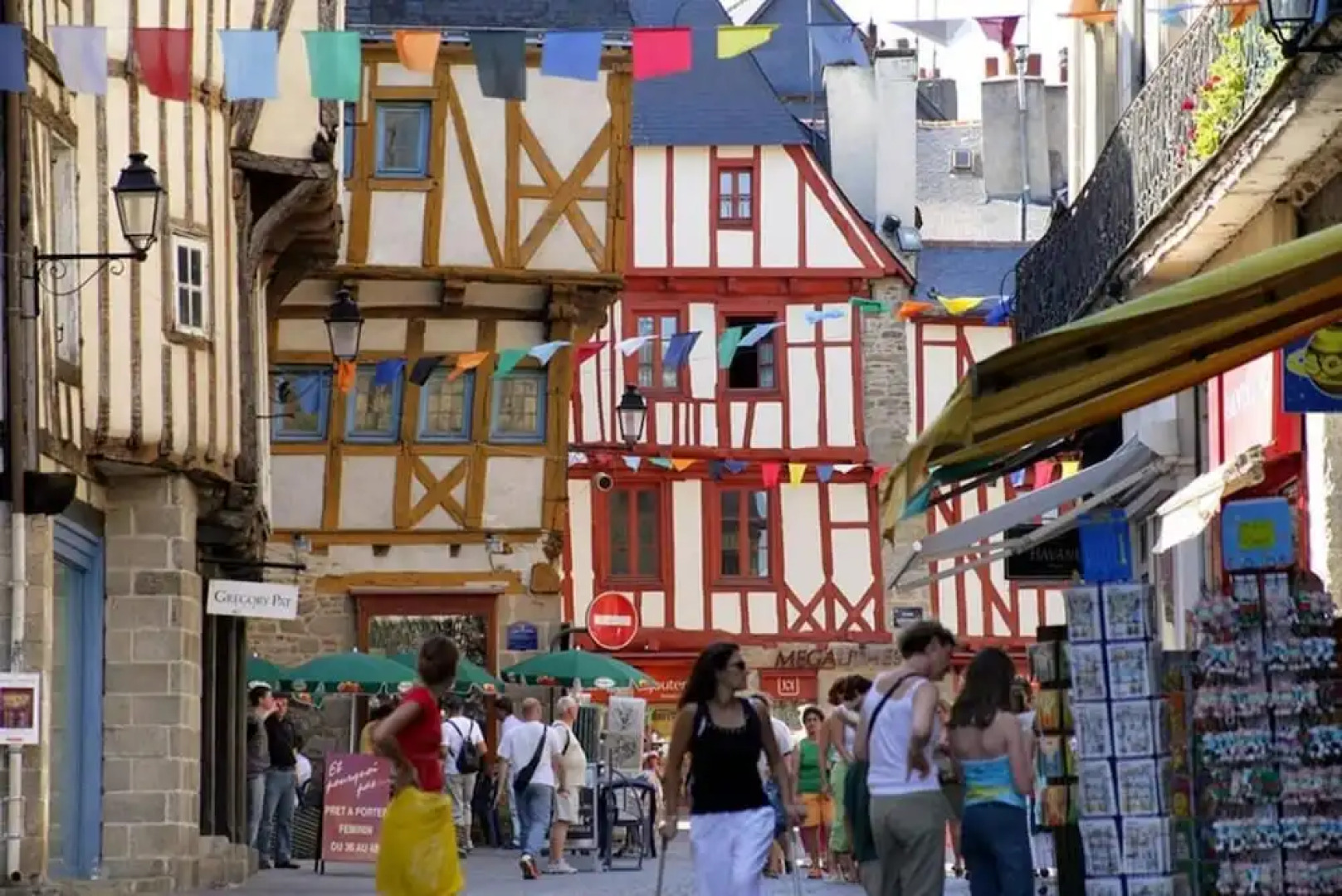 STOP 100m DU PORT-Parking gratuit a 5mn