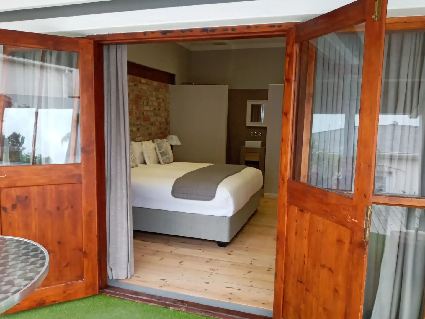 Two Fat Owls Guesthouse