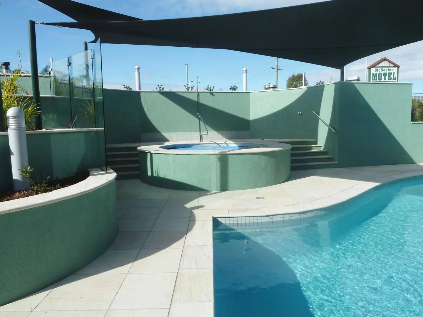 Puffers Inn Logan Motel