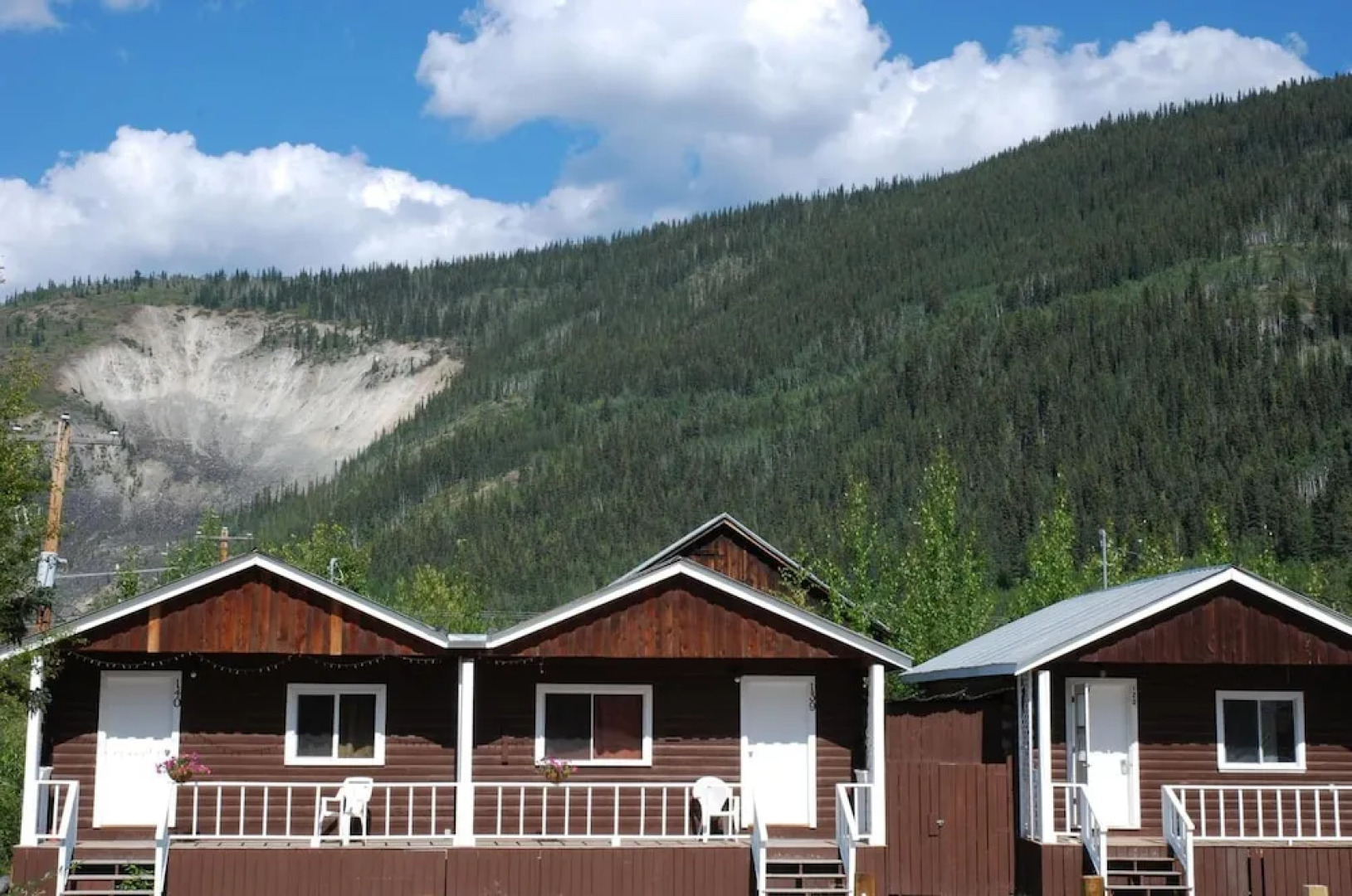 Triple J Hotel & Cabins