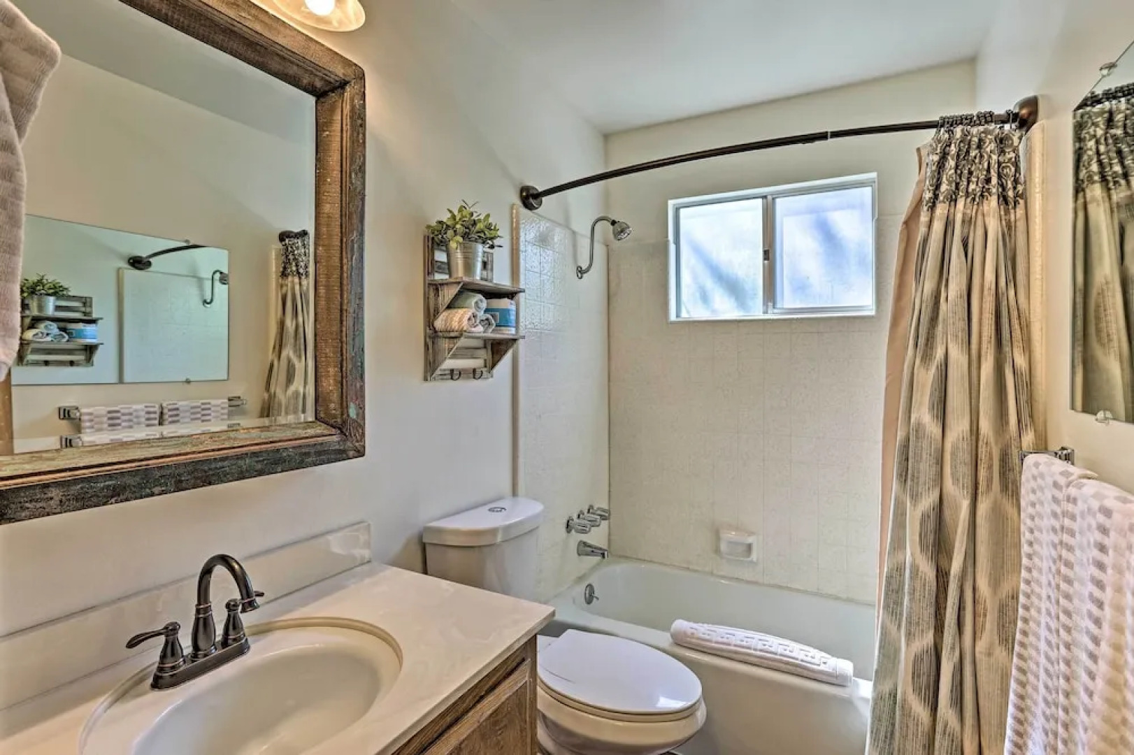 Stunning Mountain-top Getaway w/ Multi-level Decks