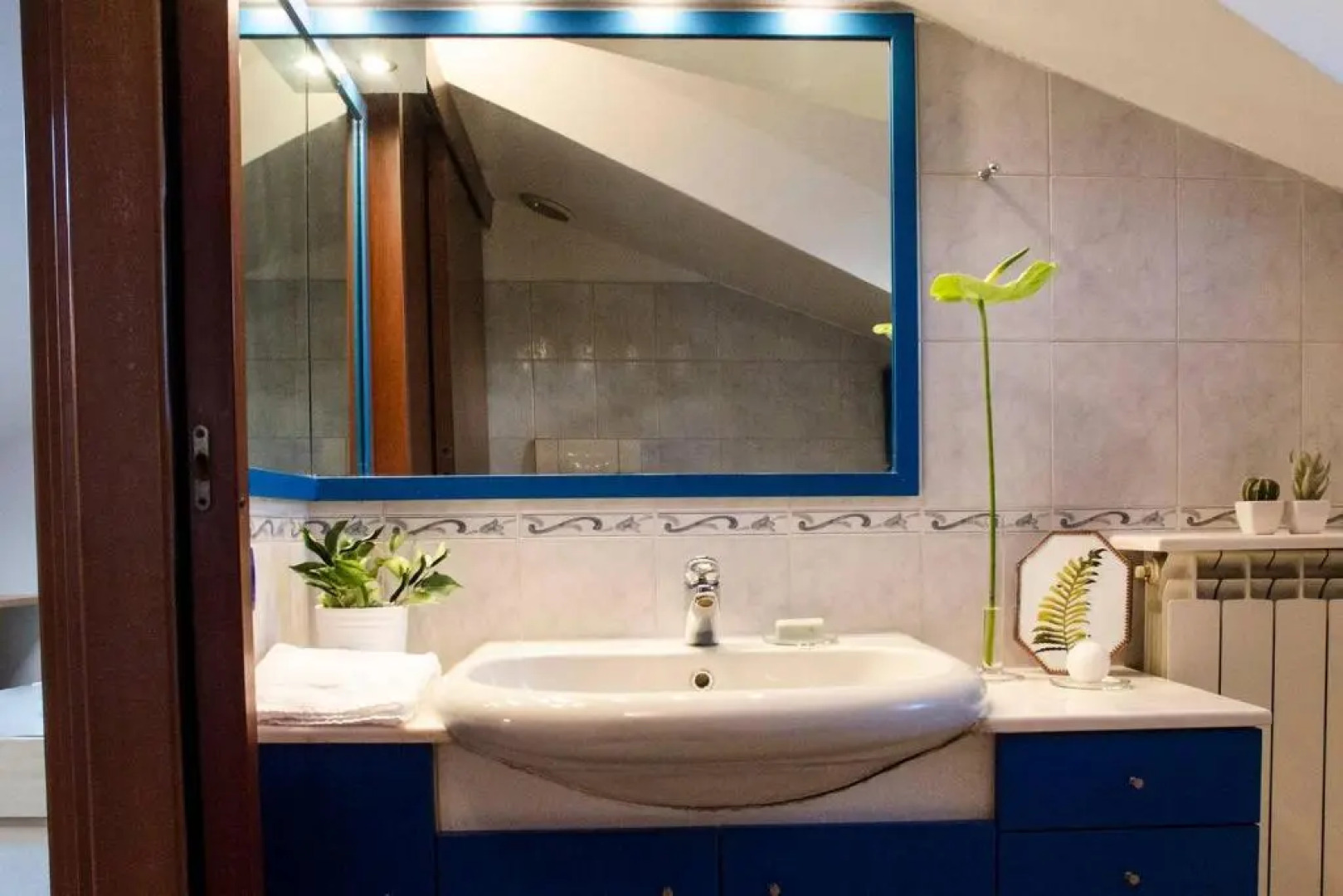 ALTIDO Lively 2 bedroom Apt with Parking close to Como