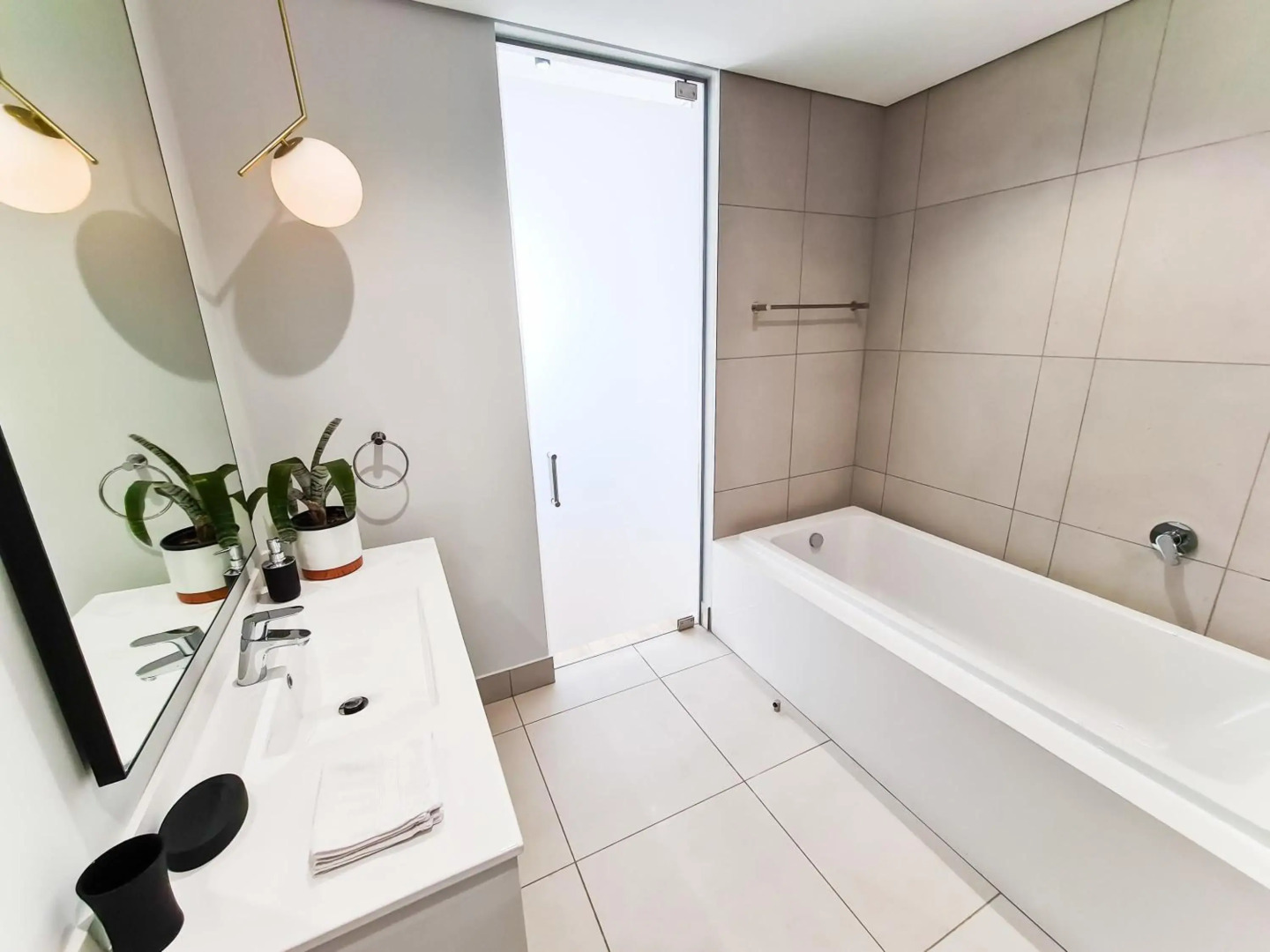 Ellipse Waterfall Upmarket Apartment