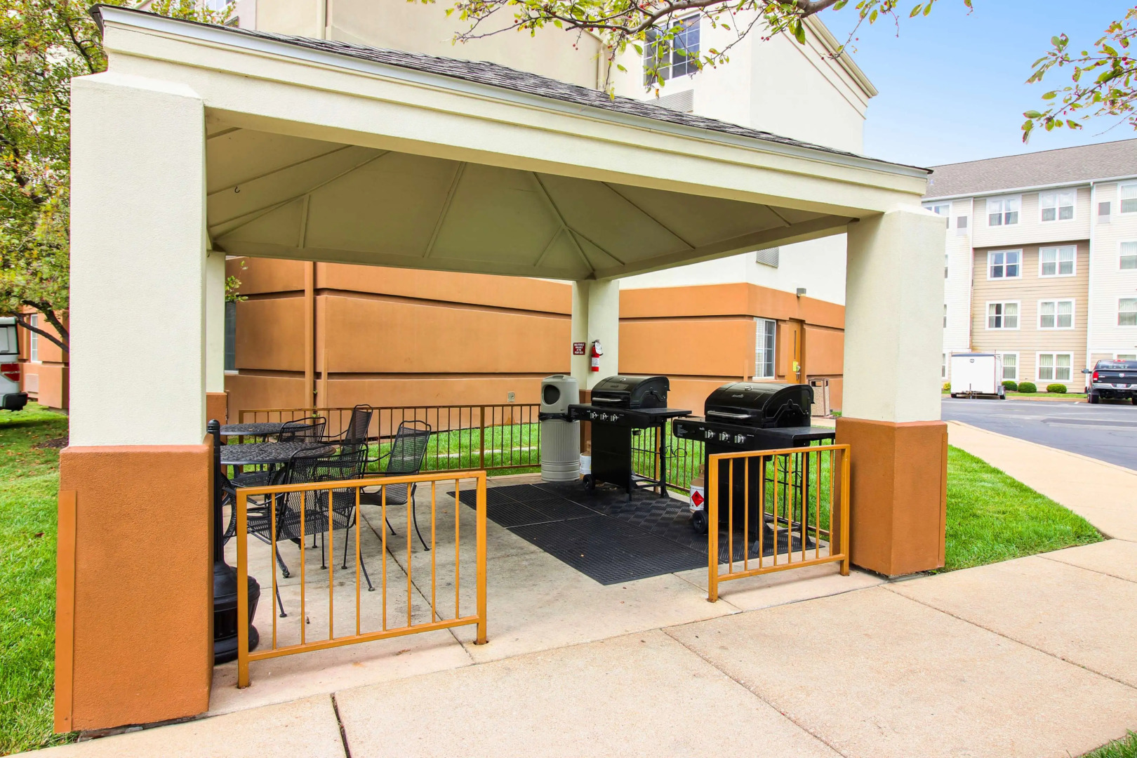 Sonesta Simply Suites  St Louis Earth City