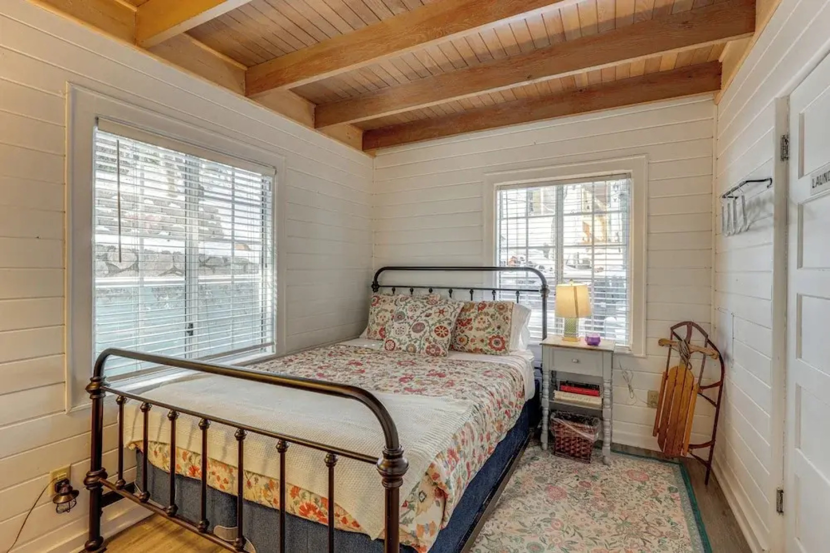 Walkable 'green Gables Cottage' in Lake Arrowhead