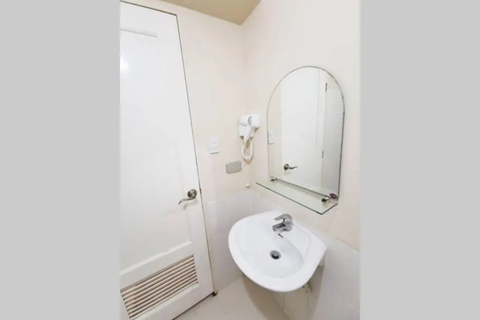 3415 HoliStay Manila 1-Bedroom Condo with NETFLIX and Balcony