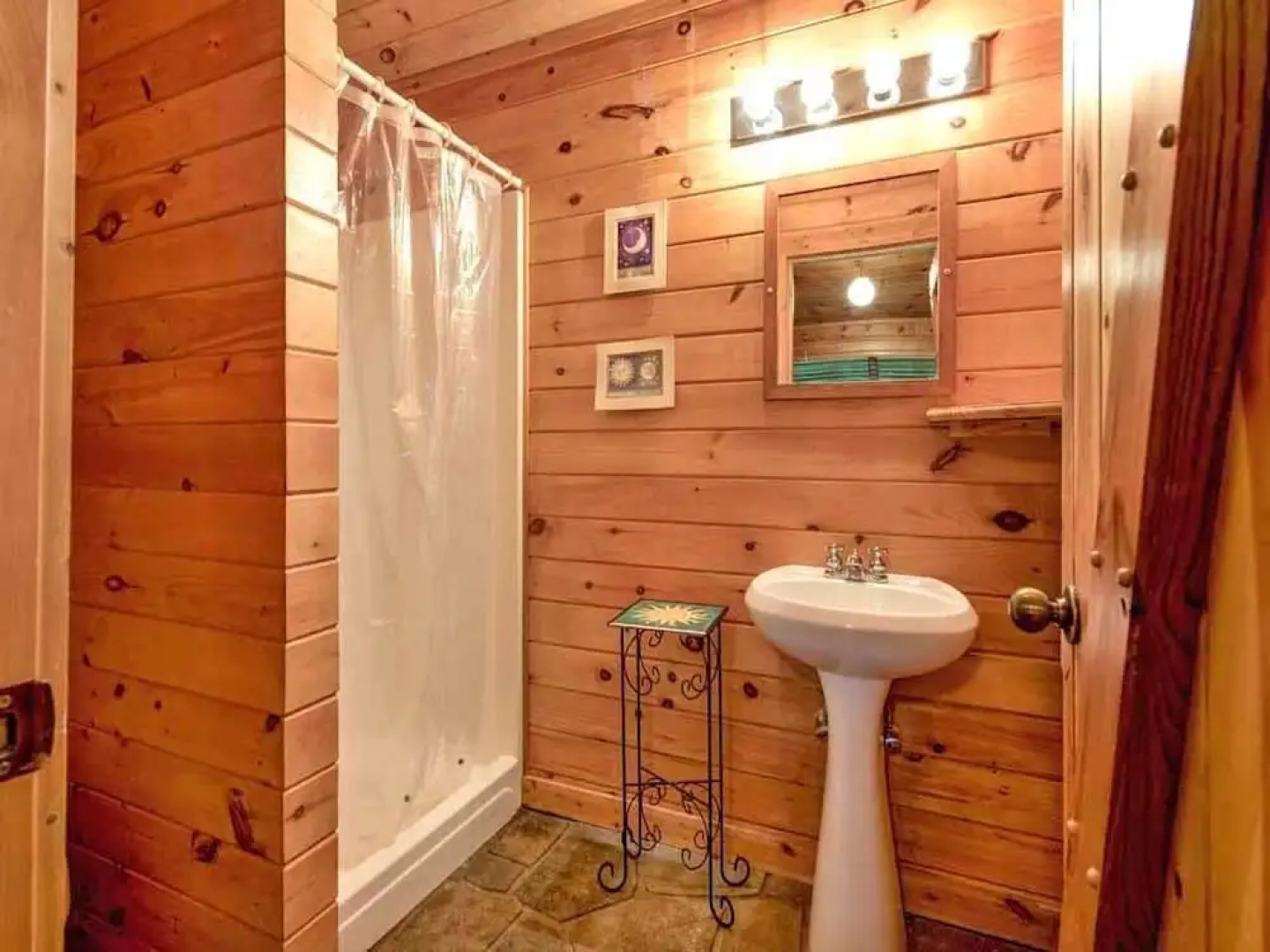 Star Struck 1 Bedroom Home with Hot Tub
