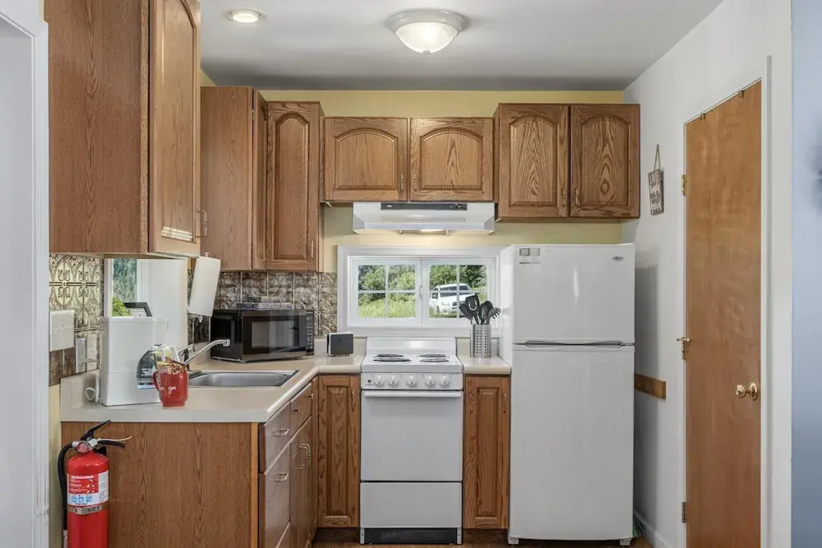 Beaver Hill Cabin Near Plain 2 Bedroom Home by NW Comfy Cabins by RedAwning