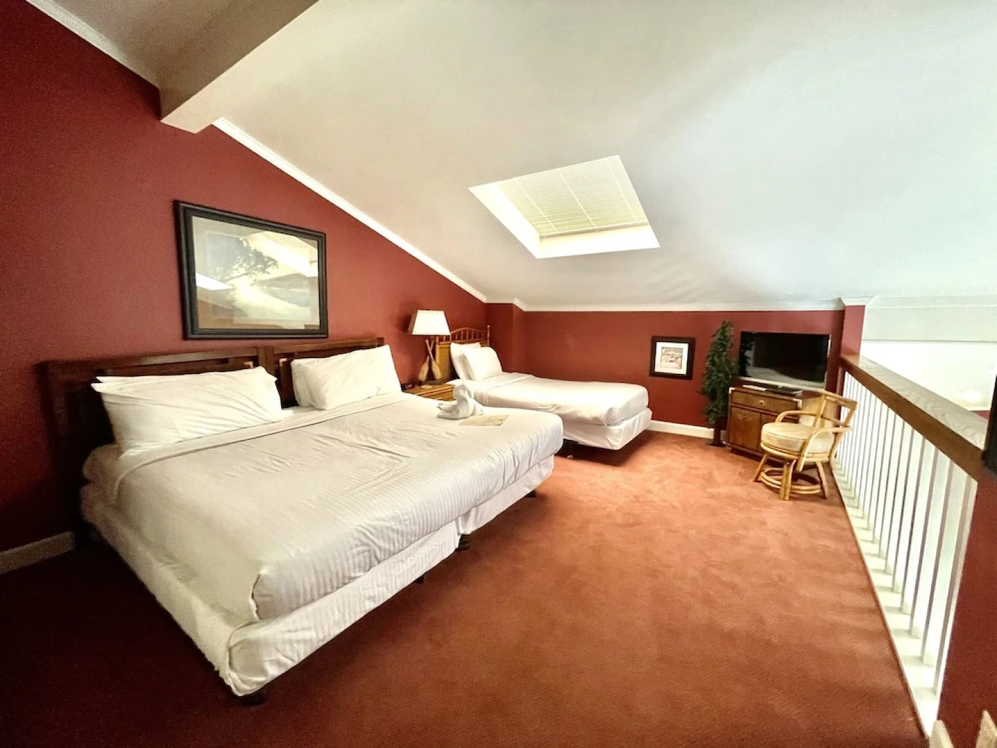 80BPD, Four bedroom, two 1/2 bath log-sided condo with lake view , garage by RedAwning