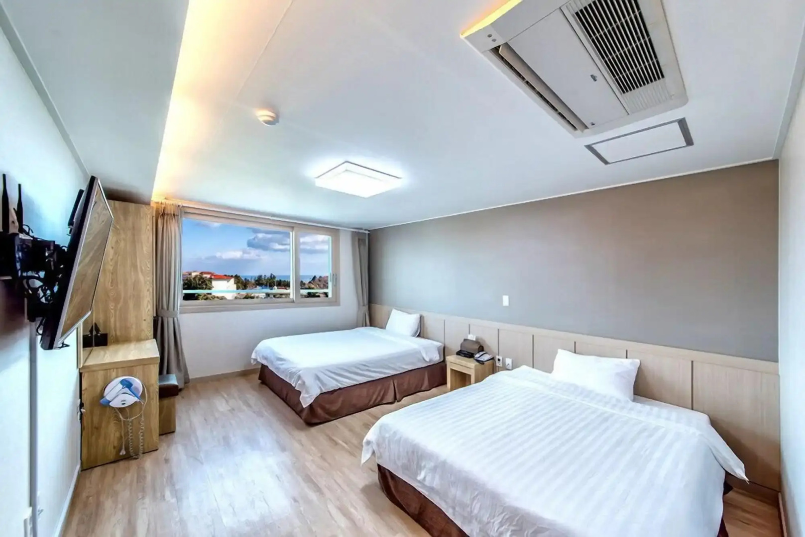 Jungmoon J Hill & City Hotel