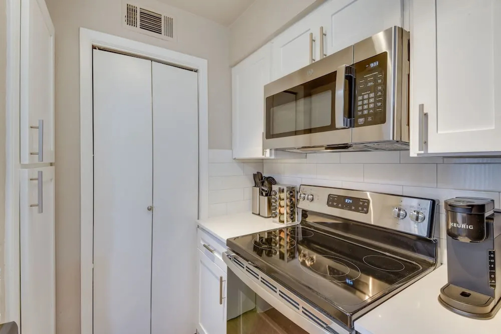 Near Stadiums: Grand Prairie Apt w/ Pool Access