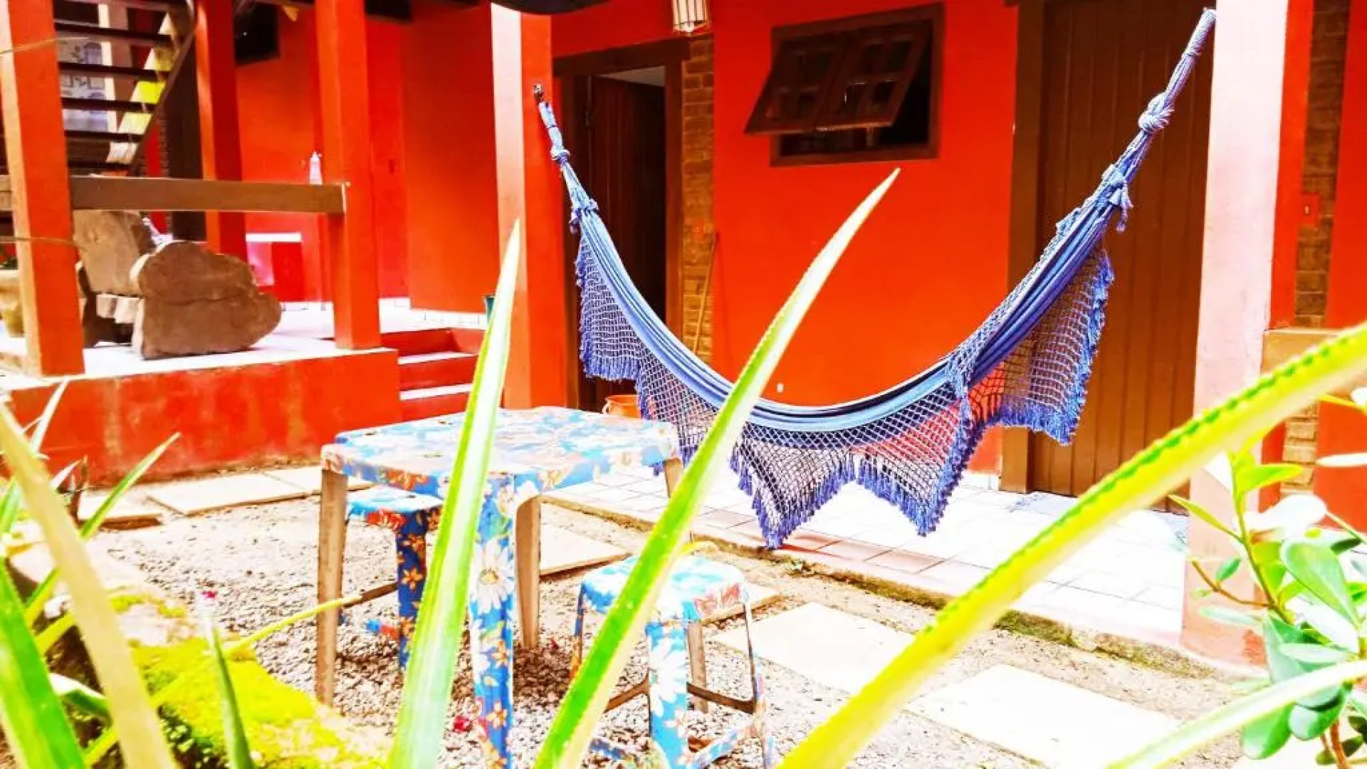 Novos Baianos Hostel e Suites