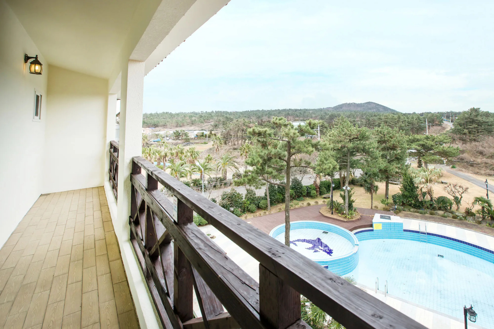 Whinstone Hotel and Resort