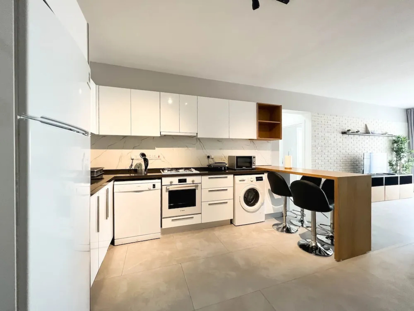 Helena Pool Apartments