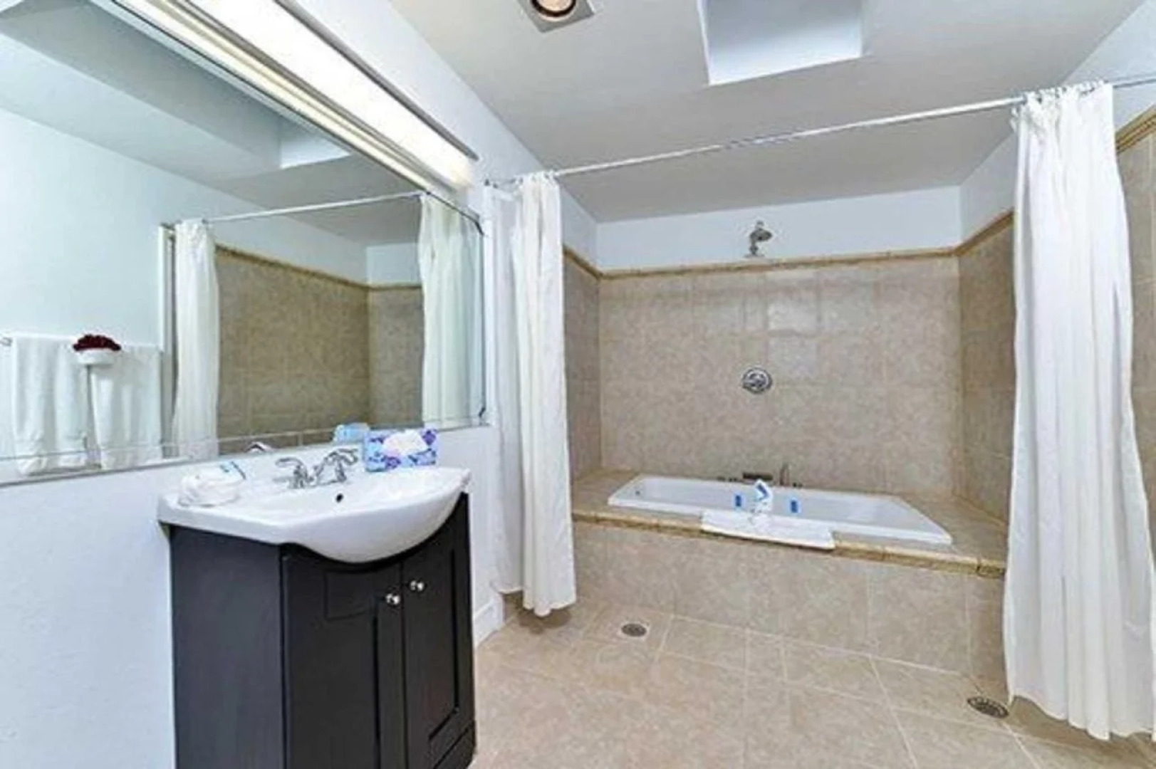 Rodeway Inn & Suites