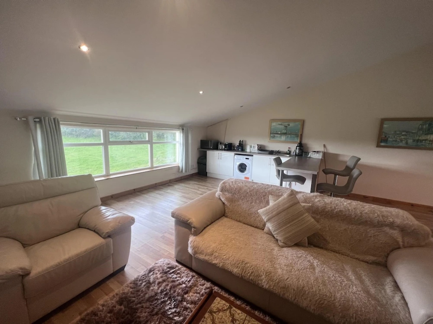 Captivating 2 Bed Apartment in Newhouse