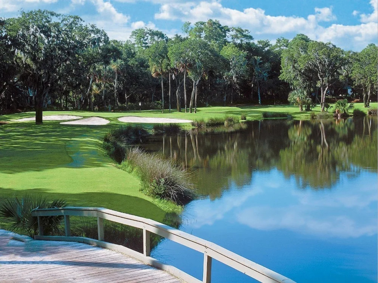 Spacious Overlooking Lagoon 5 Bedrooms 2.5 Bathrooms Home