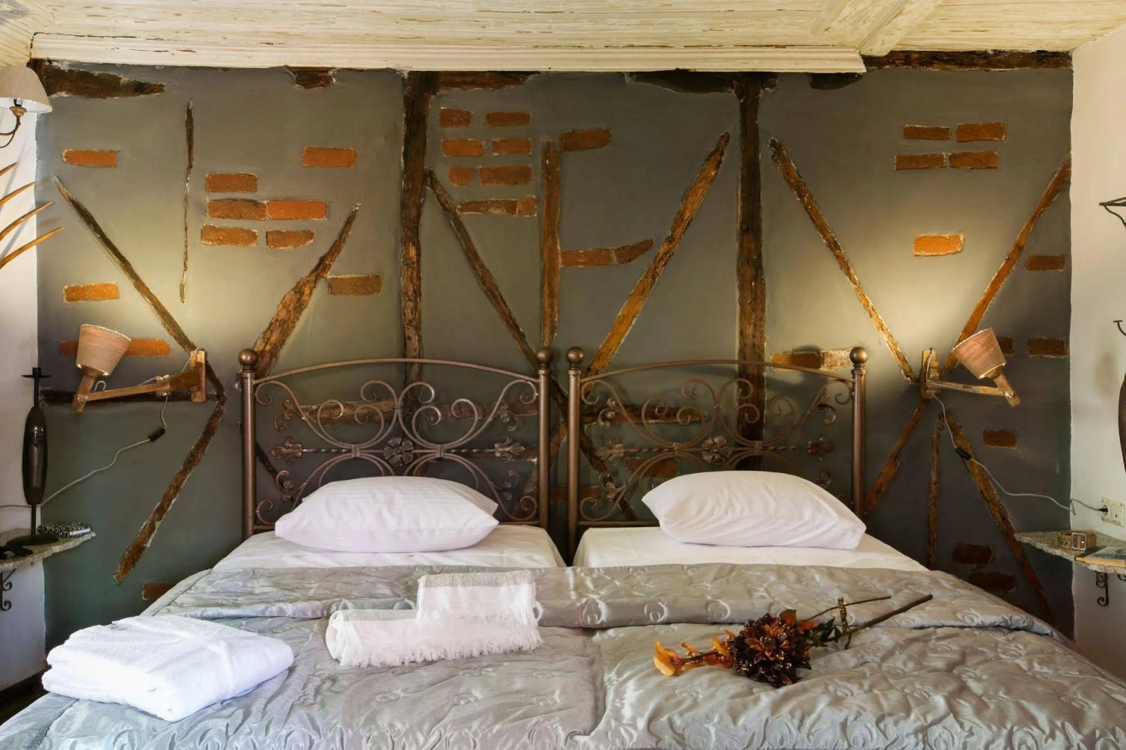 Classic Villa Ottoman