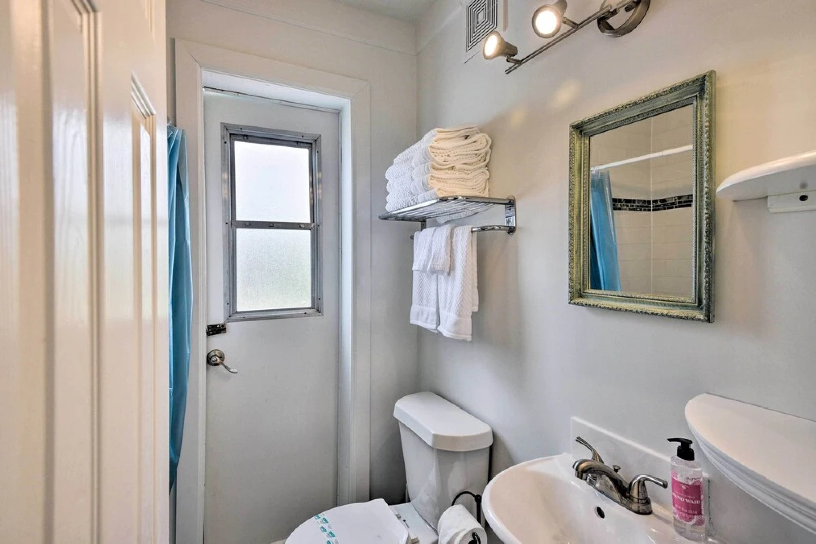 Ormond Beach Retreat w/ Deck - Steps to Ocean!