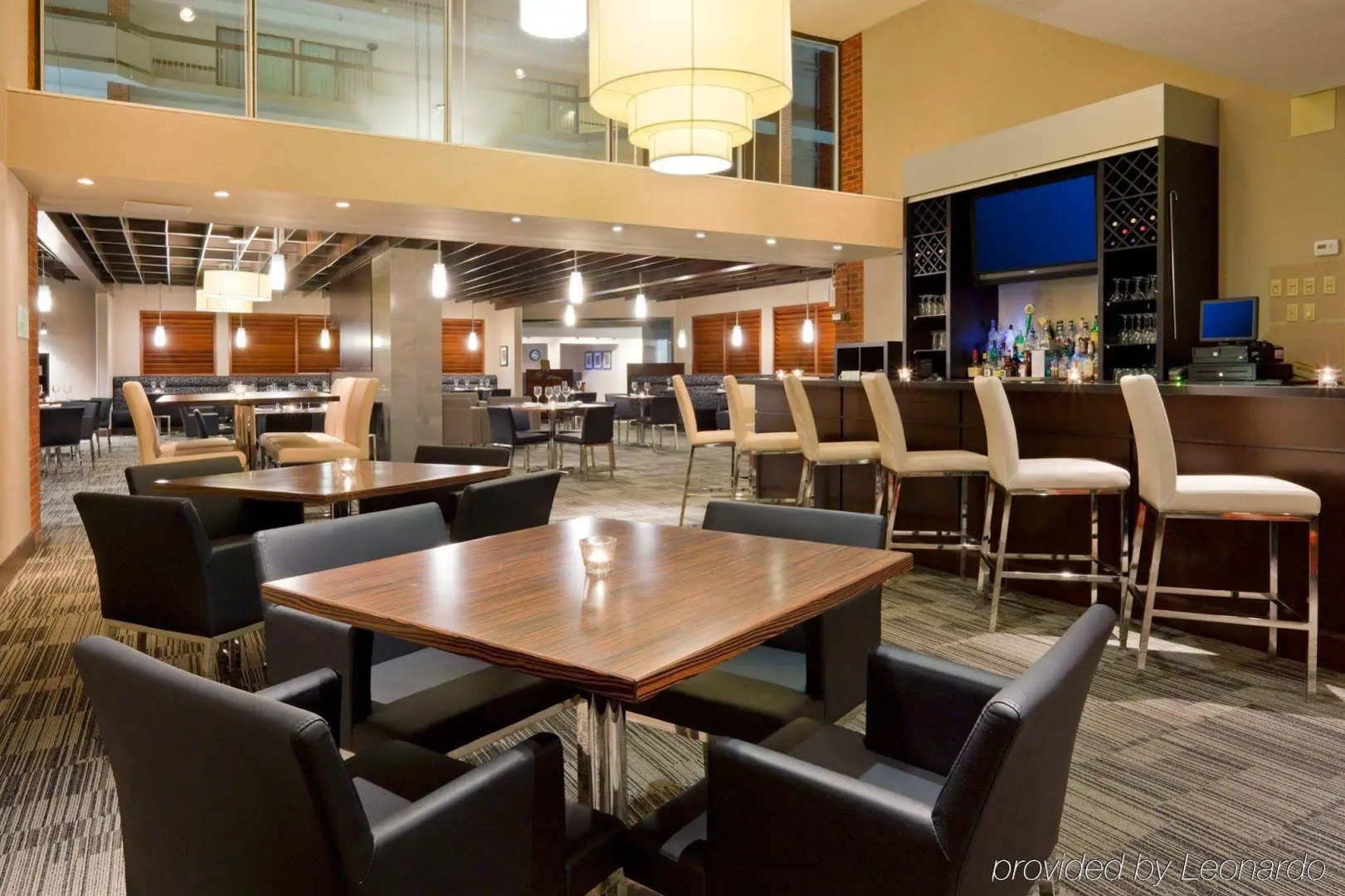 Holiday Inn Oakville Centre by IHG