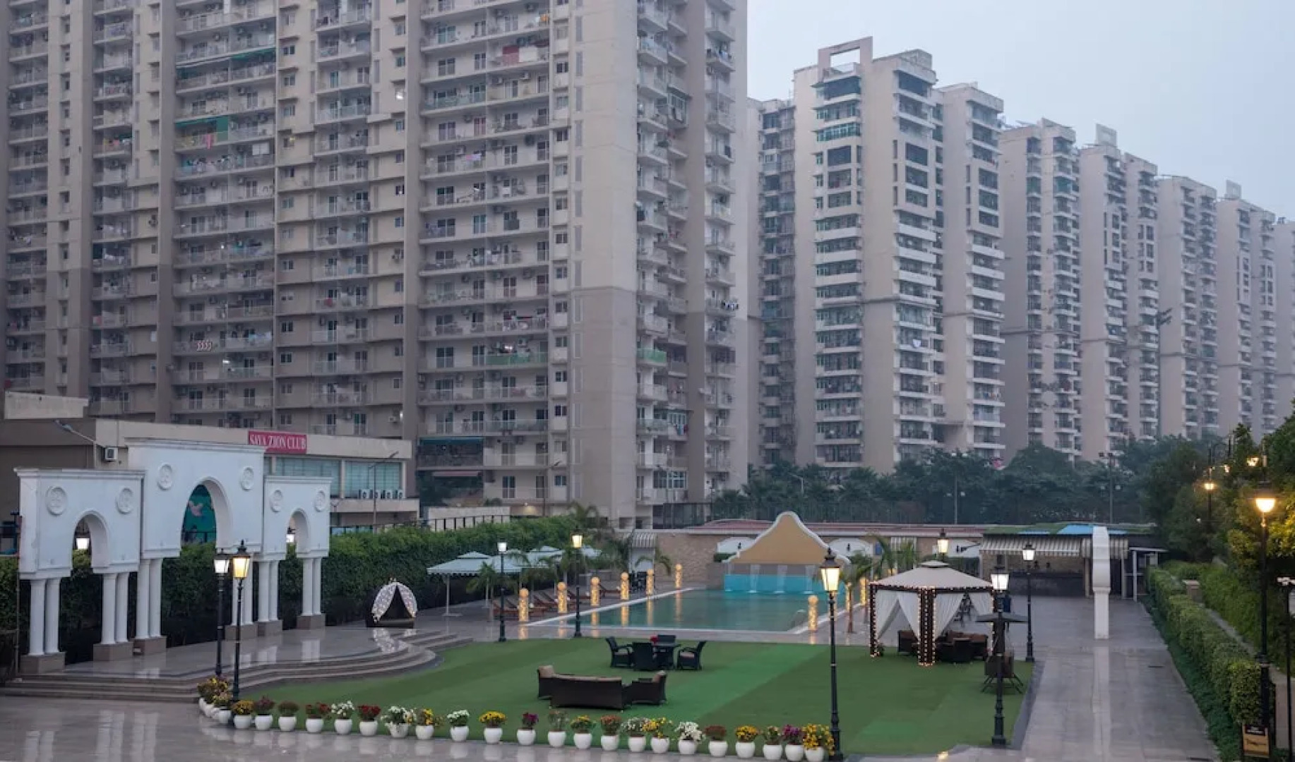 The Gaurs Sarovar Premiere