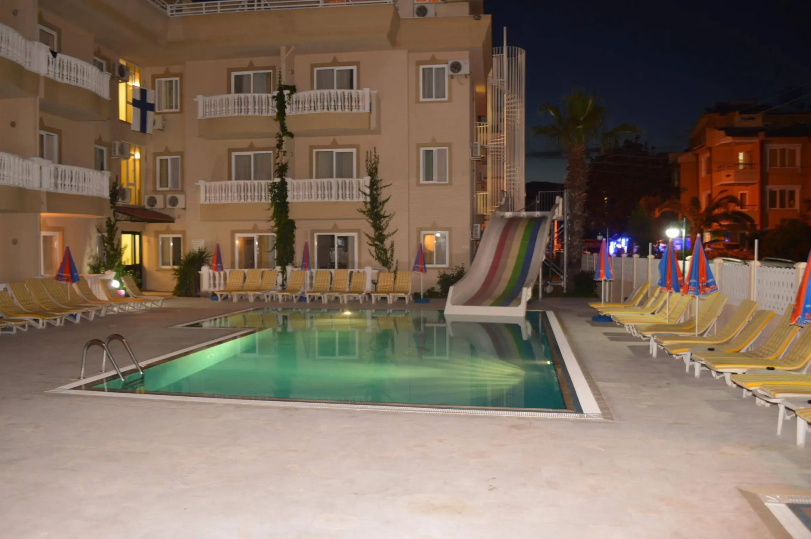 Isla Apartments