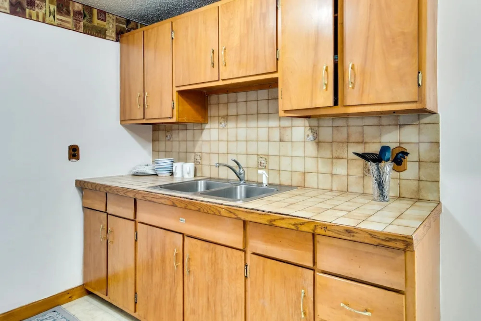 Depew Vacation Rental ~ 10 Mi to Buffalo!