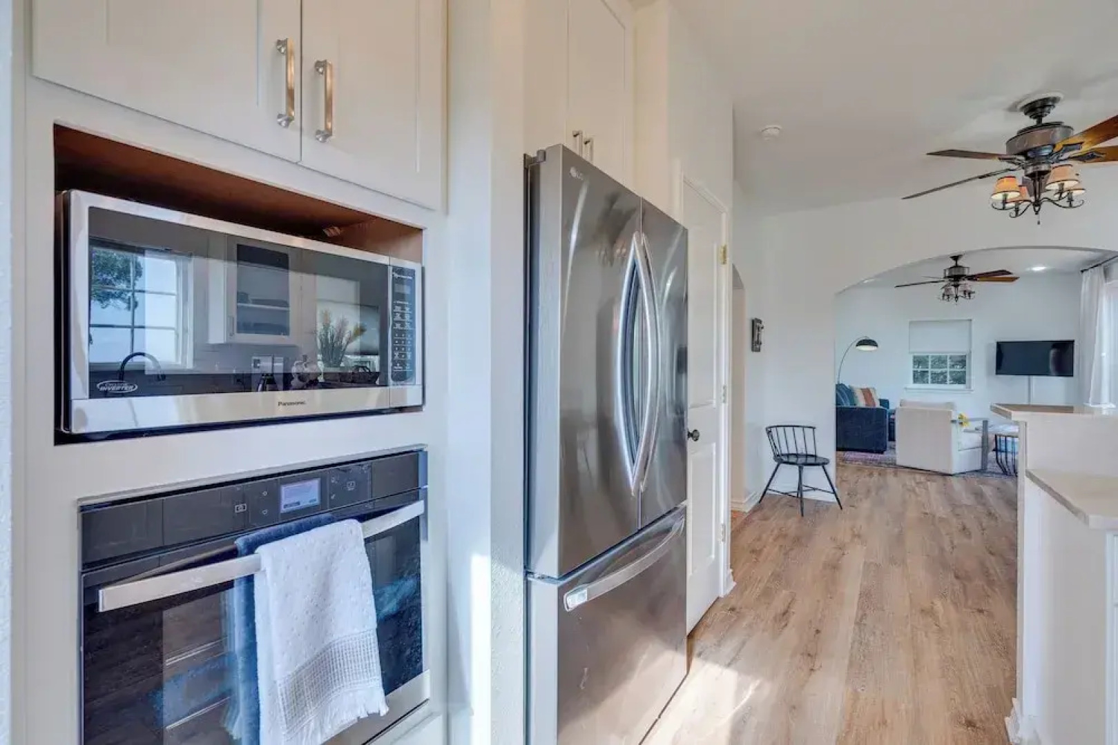 Jonestown Retreat w/ Deck: 6 Mi to Lake Travis!