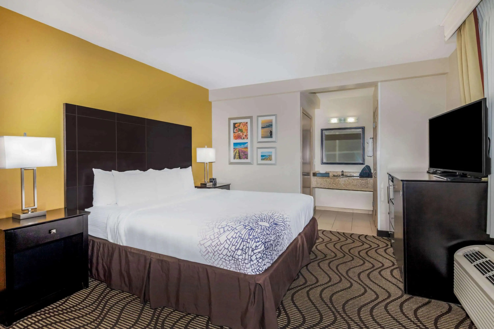 La Quinta Inn & Suites by Wyndham Carlsbad - Legoland Area