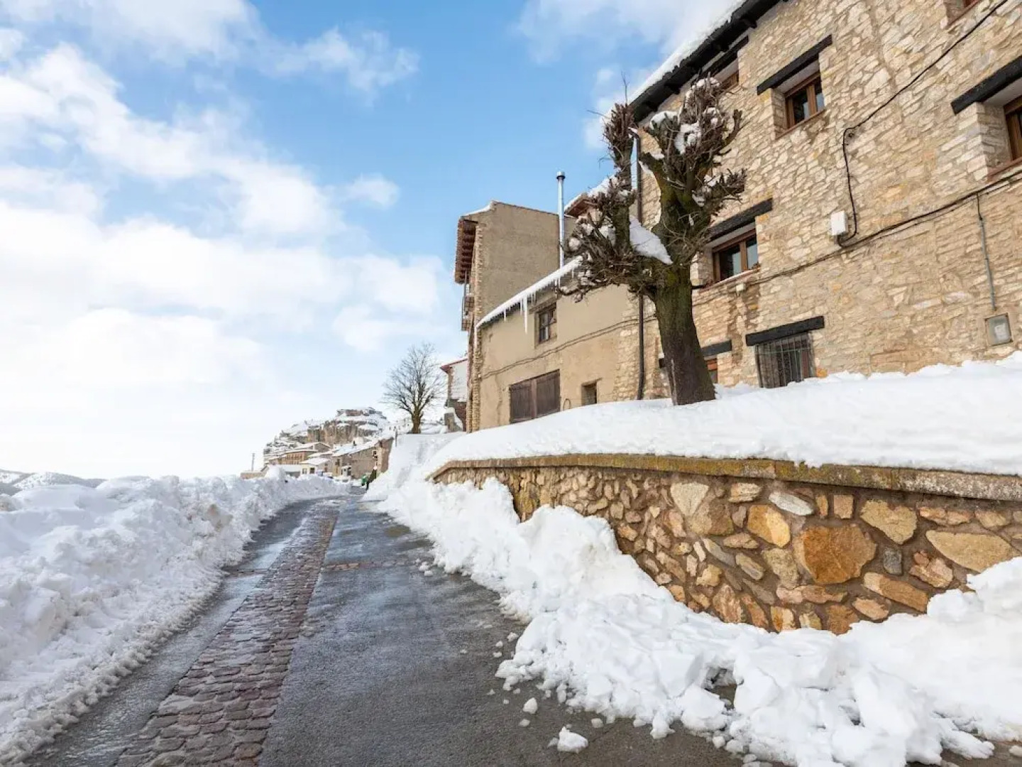 Charming Apartment in Gudar With Terrace