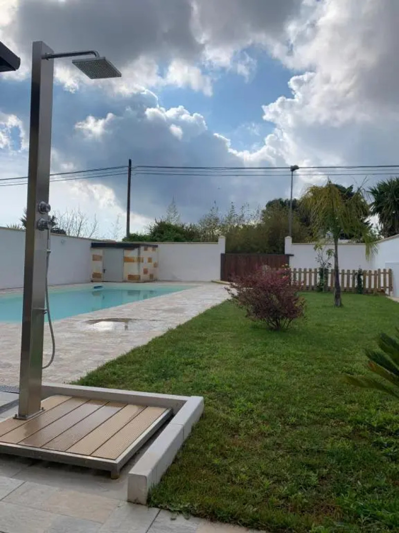Appartamento in villa con piscina a 700m dal mare