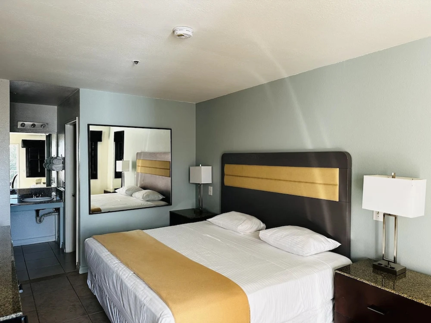 Casa Blanca Express & Suites Cypress Buena Park - Anaheim Area