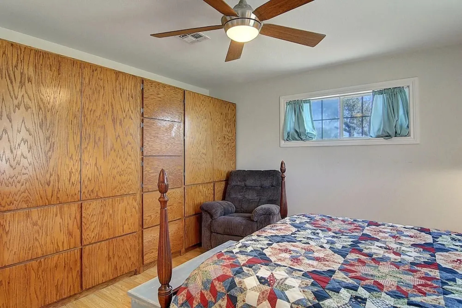 Fantasy Oaks Lodge 4 Bedroom Home by RedAwning