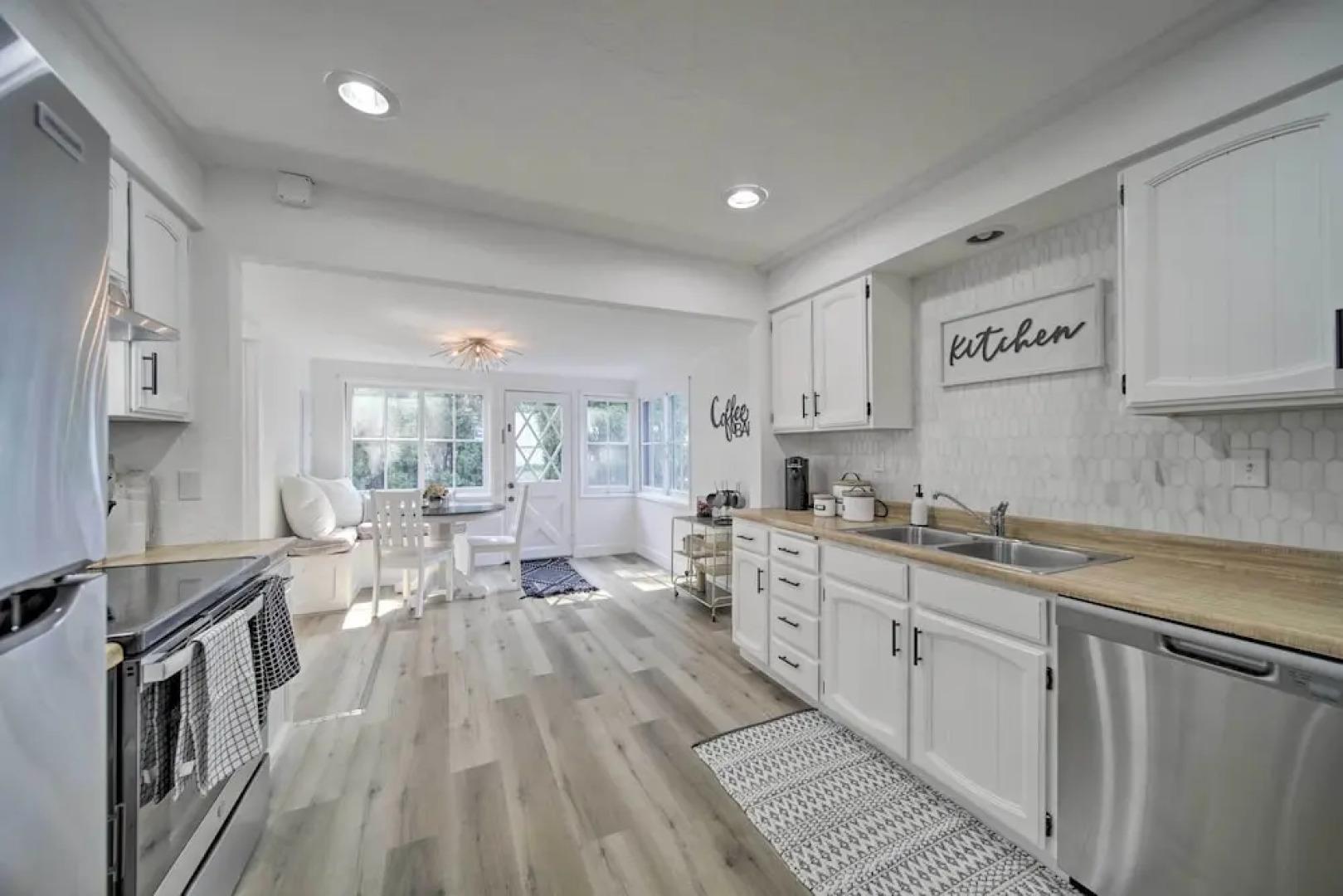 Bright & Airy Liberty Lake Abode w/ Backyard!