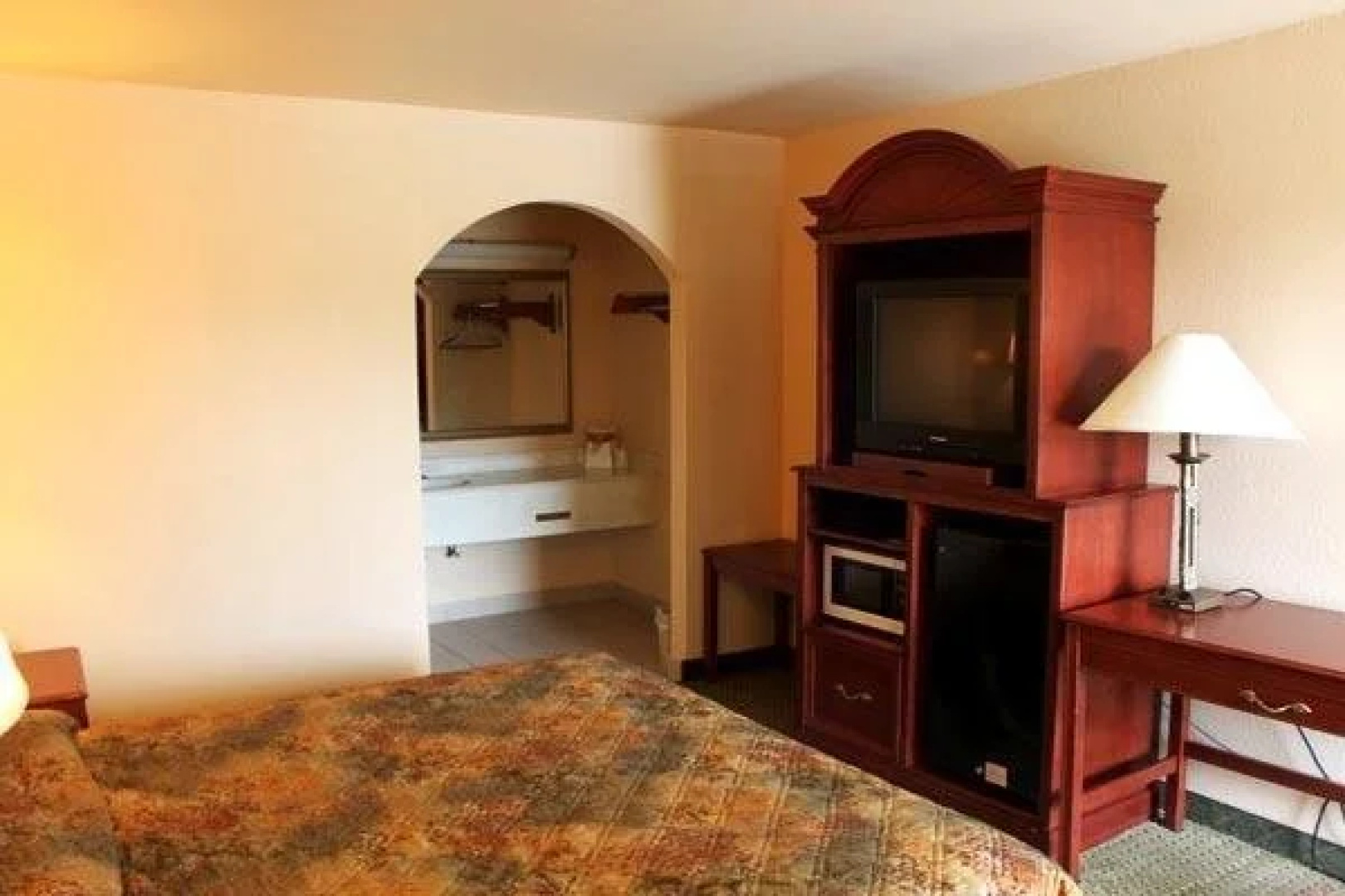 Summit Inn & Suites - Hempstead
